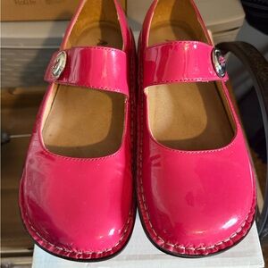 Pink Mary Jane women’s shoes